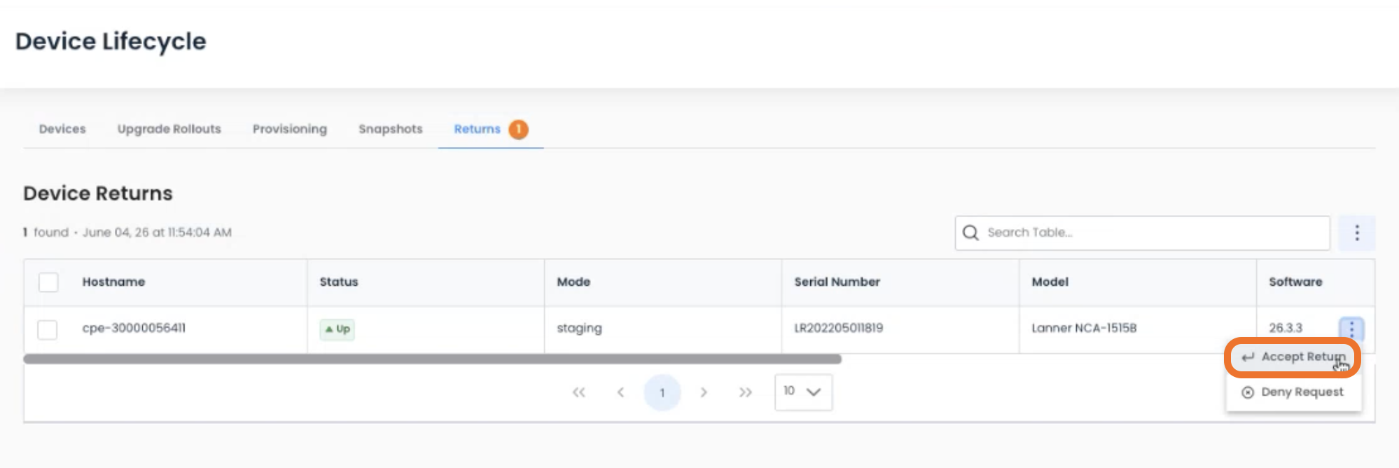 Device returns section showing hostname, status, and option to accept return request.
